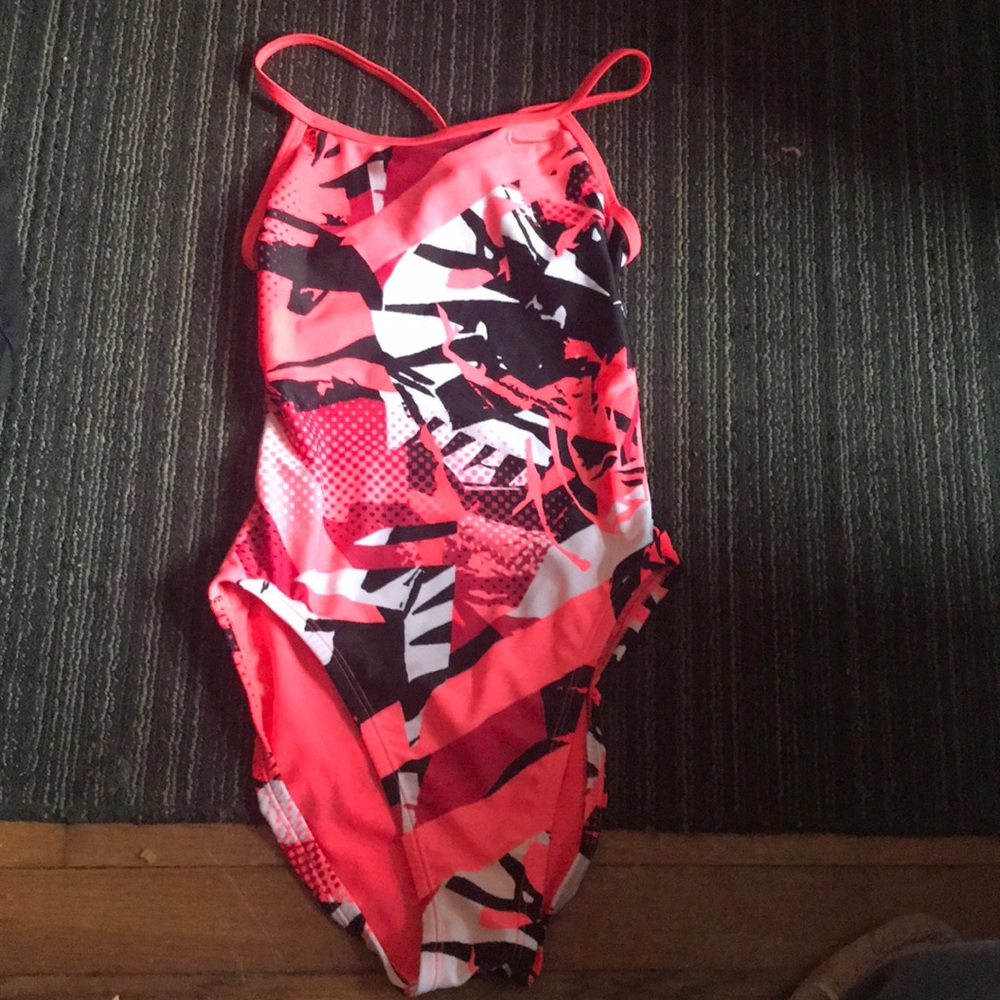Nike one piece bathing suit size 28